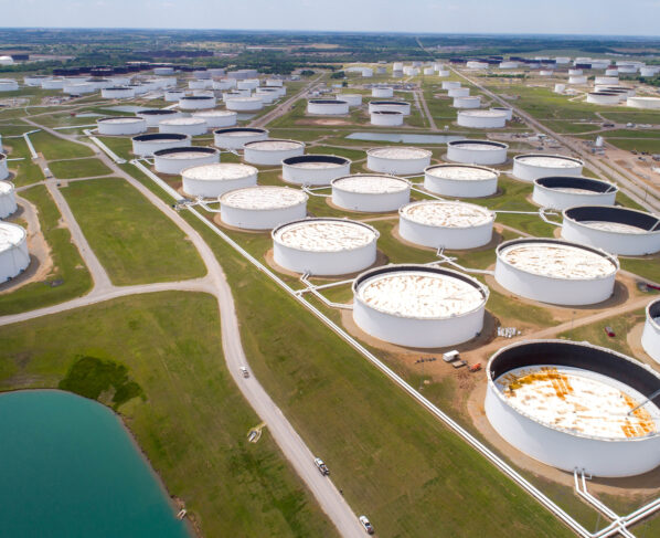 Crude oil storage tanks are seen in an aerial photograph at the Cushing oil hub in Cushing, Oklahoma, U.S. REUTERS/Drone Base
