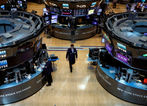 Traders work on the floor of the New York Stock Exchange (NYSE) in New York City, NY, U.S. REUTERS/Brendan McDermid
